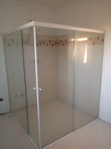 Box de vidro e acrílico